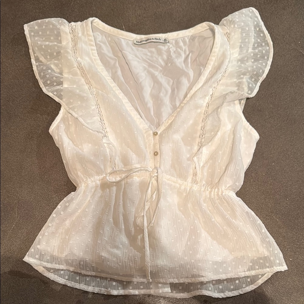 Abercrombie and fitch 		
Women's
Ruffle Sleeve Top